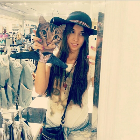 Mariana Ivanovna - Poshmark Profile Picture of Mariana Ivanovna (@hmarianab) on Poshmark