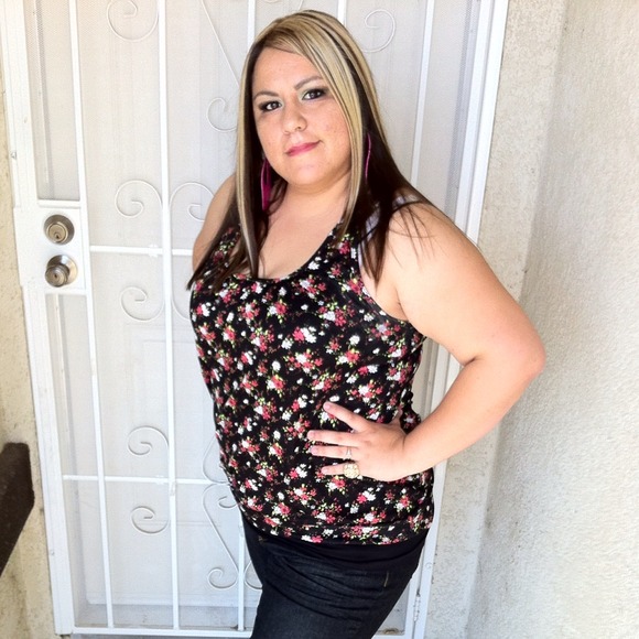 Profile Picture of Vicky Sanchez (@visanche) on Poshmark