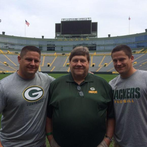 Profile Picture of Thomas Papka (@trpapka) on Poshmark