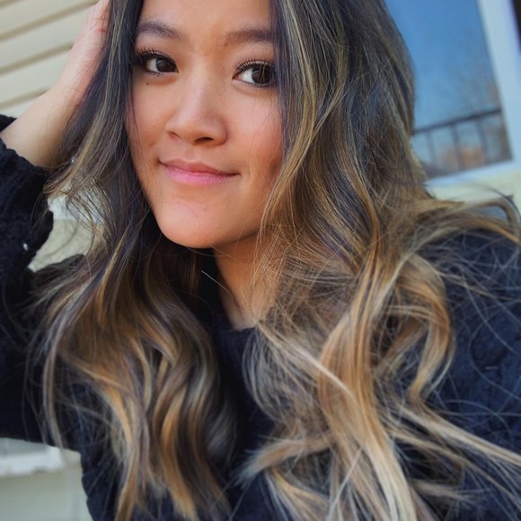 Profile Picture of Emily Peruski (@eperuski05) on Poshmark