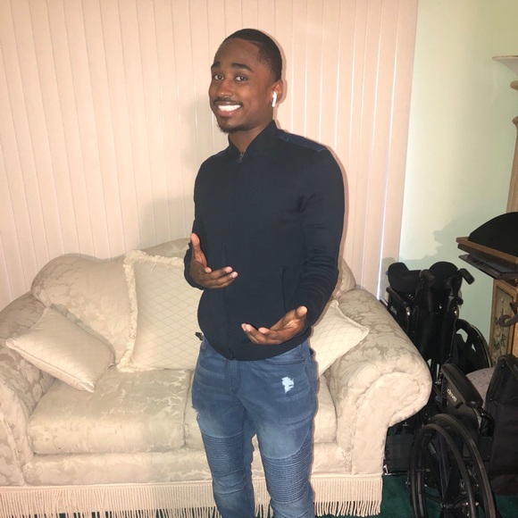 Profile Picture of Jacob Roberson (@jakeshopss) on Poshmark