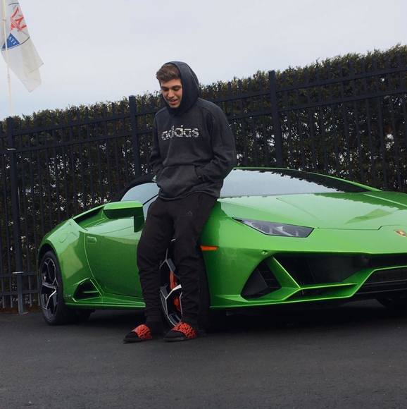 Profile Picture of Justin Magnotta (@dopeassjust) on Poshmark