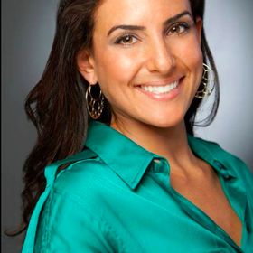 Profile Picture of Anna Goldstein | Life Coach | Business Coach | Podcast (@profitwithpurpose) on Pinterest