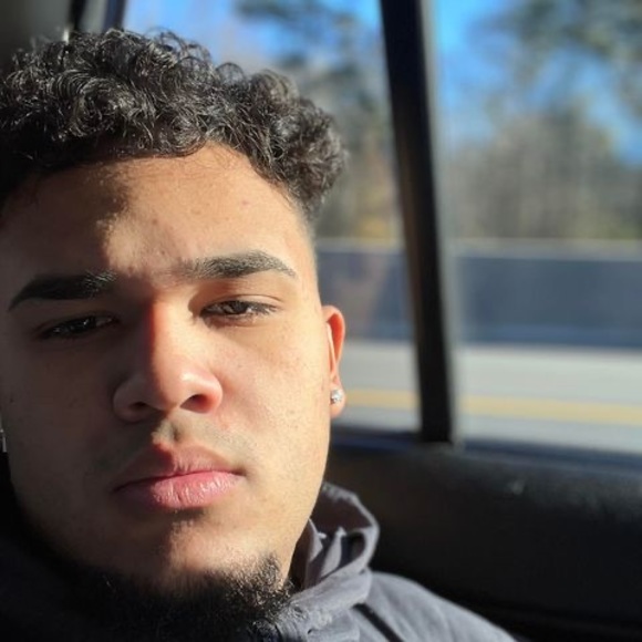 Profile Picture of Jovan Rodriguez (@jovaneliel) on Poshmark