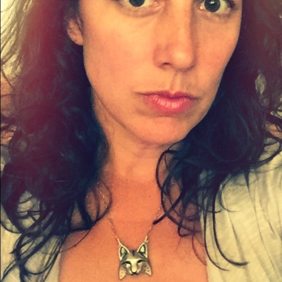 Profile Picture of Shauna Larson (@shaunalarson2) on Poshmark