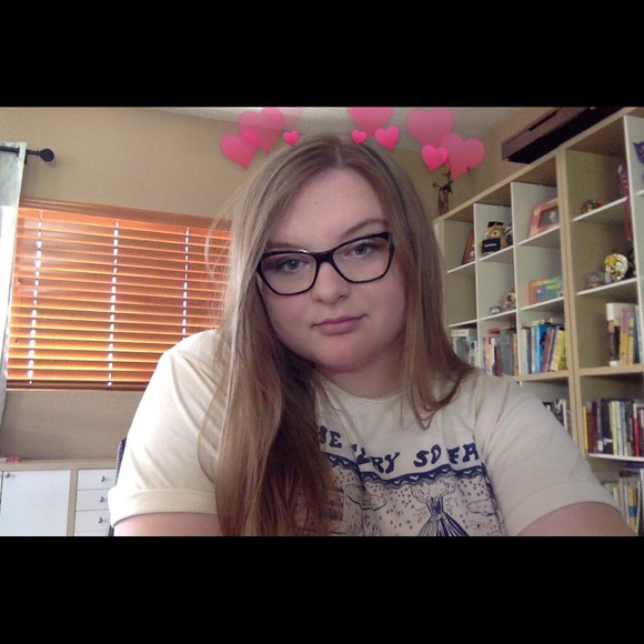 Veronica Galek - Poshmark Profile Picture of Veronica Galek (@softpuppies) on Poshmark