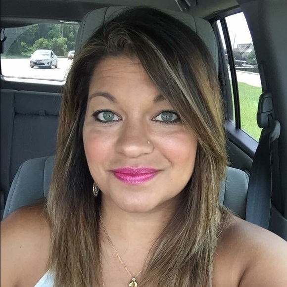 Profile Picture of Aleya Byrd (@aleyakb) on Poshmark