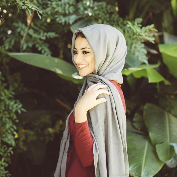 Profile Picture of Henar Abdelmonem (@hennarrr) on Poshmark