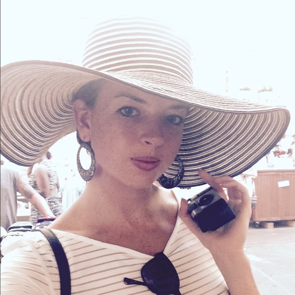 Profile Picture of Sarah Tudor (@sjtudor) on Poshmark