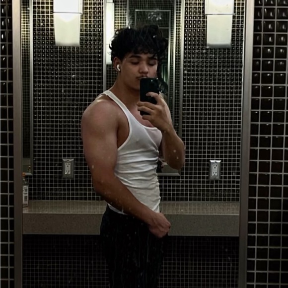 Profile Picture of Lucas Barrios (@lucasbarrios) on Poshmark