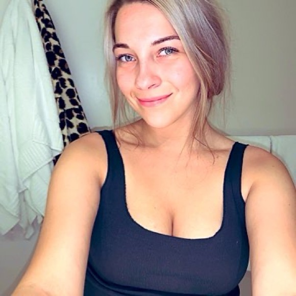 Profile Picture of Taylor Polarek (@polarek_taylor) on Poshmark