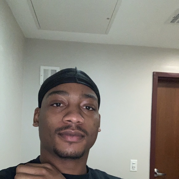 Profile Picture of Robert Anthony (@robant6) on Poshmark