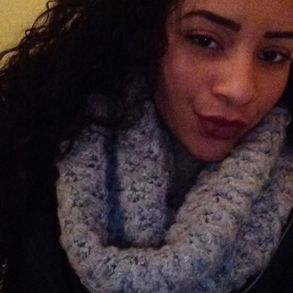 Profile Picture of Adrianna Steele (@angelpop119) on Poshmark