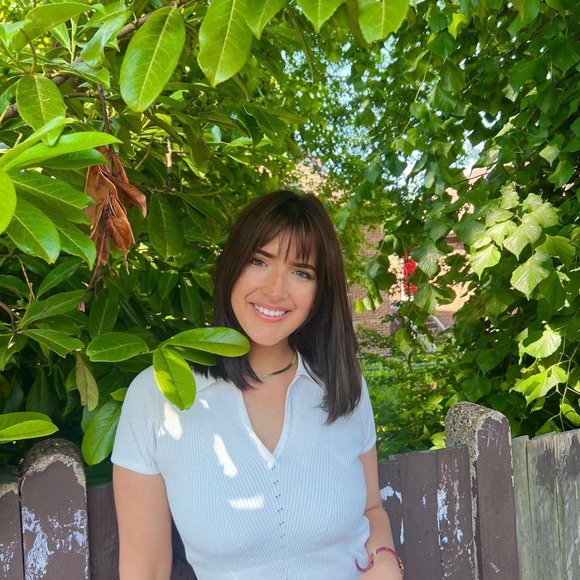 Profile Picture of Emily Landsman (@landsmanemily6) on Poshmark