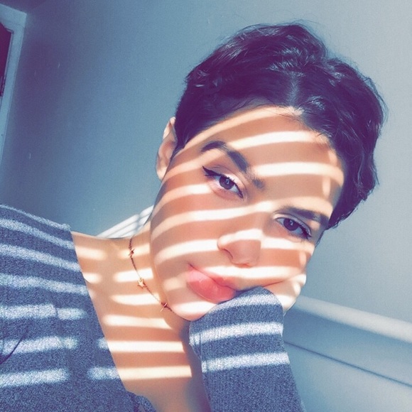 Profile Picture of Aiyana Gines (@lia_forever) on Poshmark