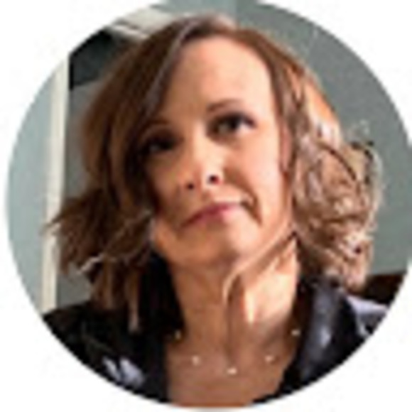 Profile Picture of Stacie Oliveri (@stacieoliveri) on Poshmark