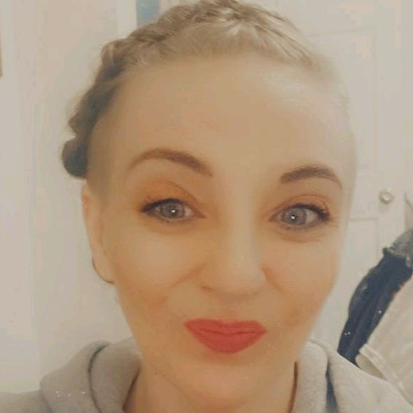 Profile Picture of Chrystal (@bookbestiechrystal) on Tiktok