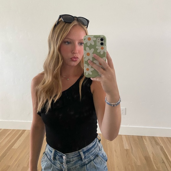 Profile Picture of Sophie Macner (@sophiemacner) on Poshmark