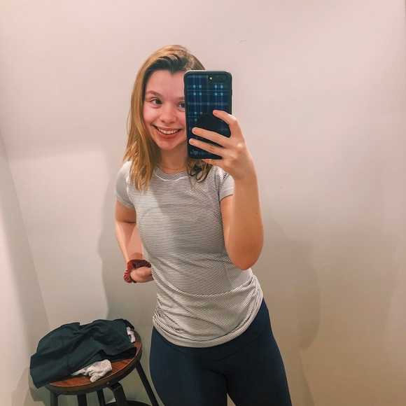 Profile Picture of Julia Fee (@julia_fee) on Poshmark