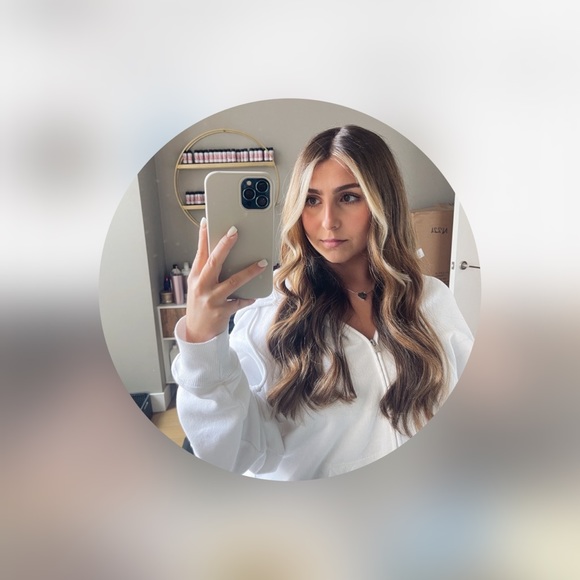 Profile Picture of Alexis Benack (@alexisbenack) on Poshmark