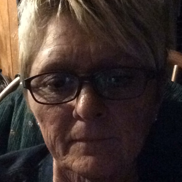 Profile Picture of Bobbie Mullen (@bobbie3340) on Poshmark