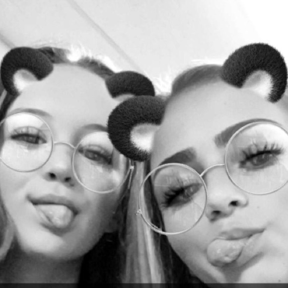 Profile Picture of Emma Schnaible (@emmas102503) on Poshmark