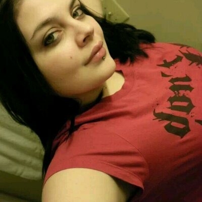 Profile Picture of Amanda Harrell (@mandy_land13) on Twitter