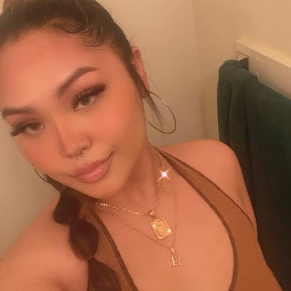 Profile Picture of Francine Gaurano (@gauranofrancine) on Poshmark