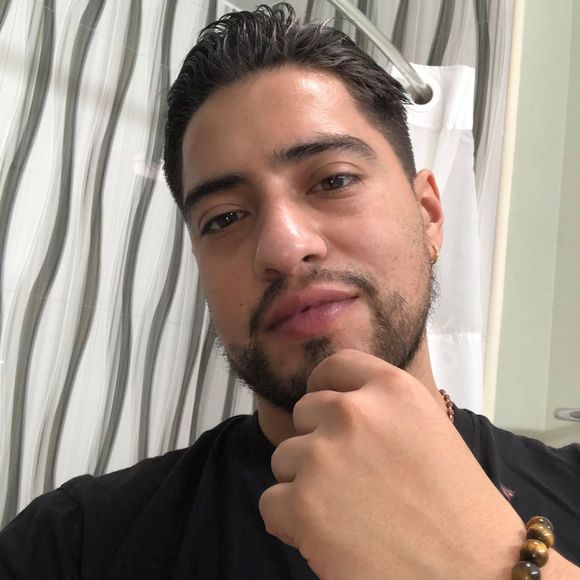 Profile Picture of Julio Pagoada (@pagoa7) on Poshmark