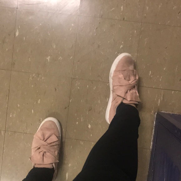 Profile Picture of Savannah Aroonsavath (@saroonsavath) on Poshmark