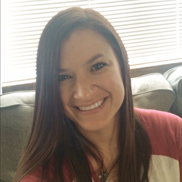Profile Picture of Mandy Gillespie (@mandygillespie) on Poshmark