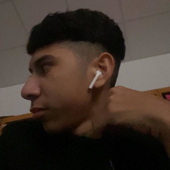 Profile Picture of Alex Banda (@alexjrbanda) on Poshmark