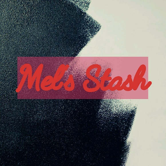 Profile Picture of Mel Adams (@melsstash) on Poshmark