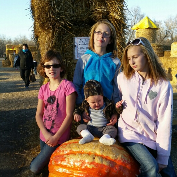 Profile Picture of Talliene Calkins (@mttcalkins) on Poshmark