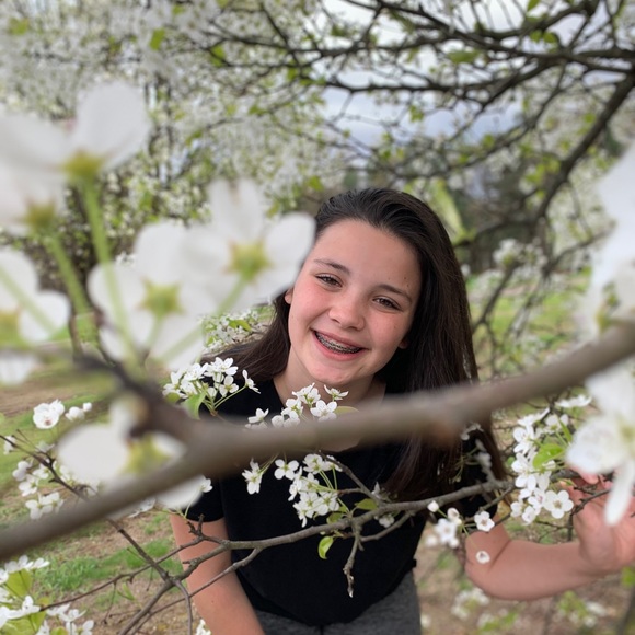 Profile Picture of Emily Hanifan (@emilyhanifan16) on Poshmark