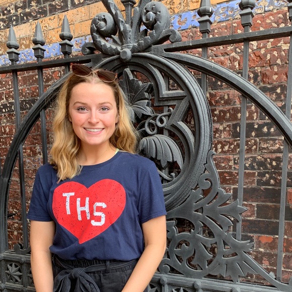 Profile Picture of Gillian Cook (@gillllianc) on Poshmark