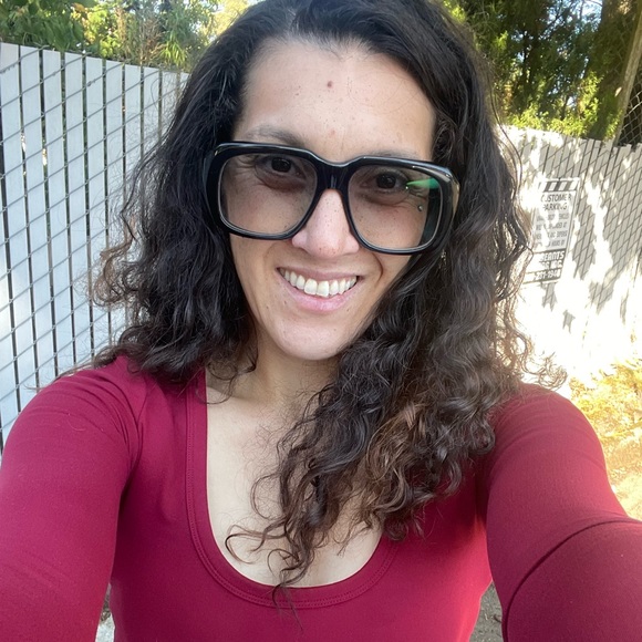 Profile Picture of Shendell Walgren (@mainpeach333) on Poshmark