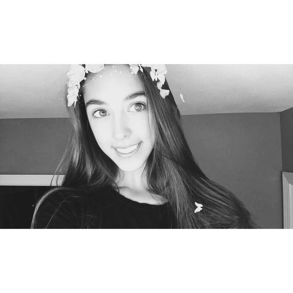 Hailey Hanberg - Poshmark Profile Picture of Hailey Hanberg (@haileyhanberg) on Poshmark