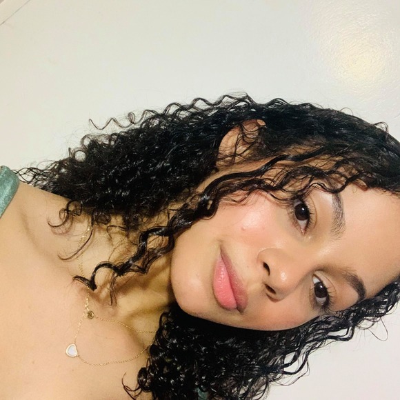 Profile Picture of Eunice Perez (@natygirl8) on Poshmark