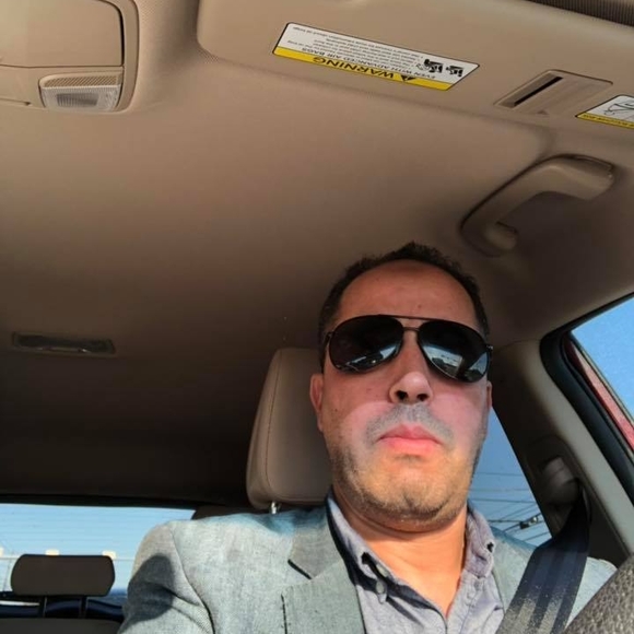 Profile Picture of Hassan Ouaaziz (@hassanivitch) on Poshmark