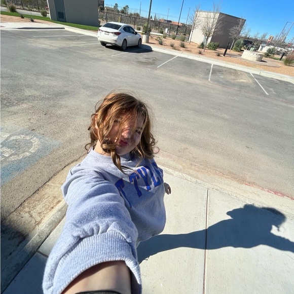 Profile Picture of Mia Halfpenny (@halfpennymia777) on Poshmark