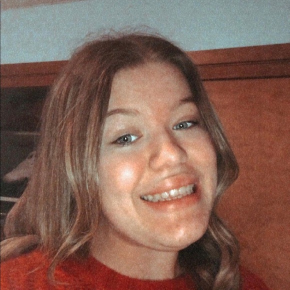 Profile Picture of Ella Keith (@ella999) on Poshmark