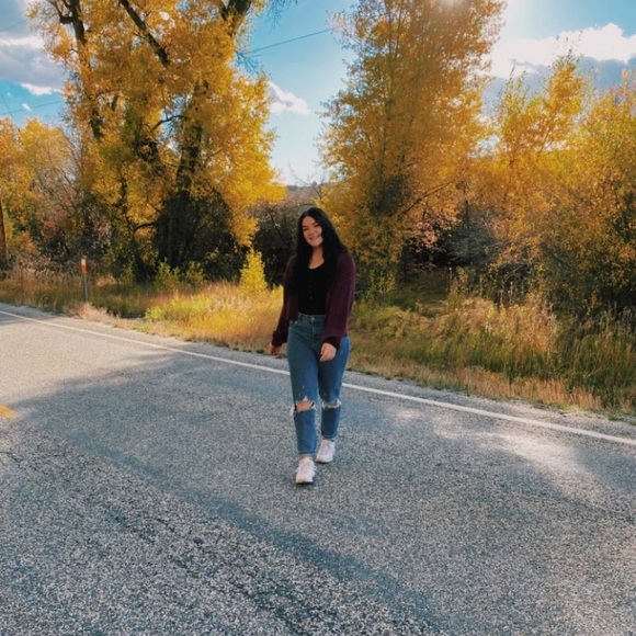 Profile Picture of Leah Schultz (@seaschultz45) on Poshmark