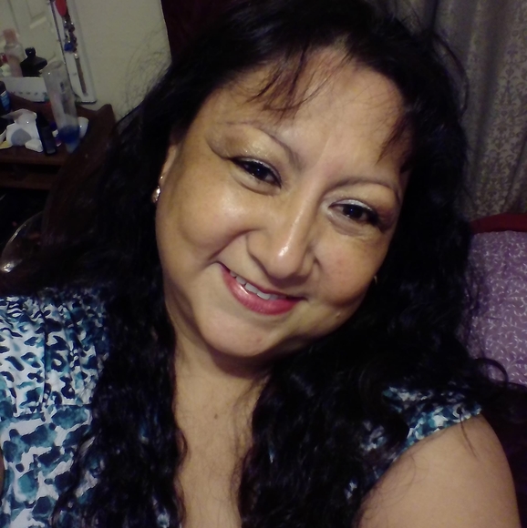Profile Picture of Isabel Lucio (@isabel_lucio) on Poshmark