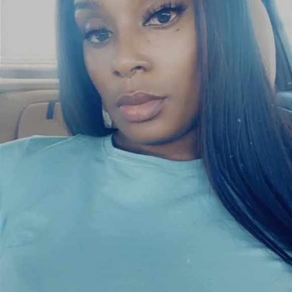 Profile Picture of Valeisha Ligons (@vligons1) on Poshmark