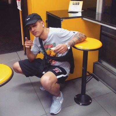 Profile Picture of Holly (@AndrOli05065478) on Twitter