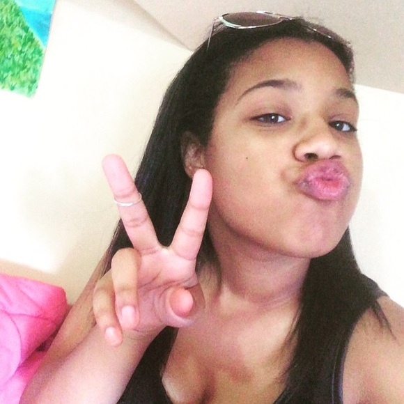Profile Picture of Anabel Espinal (@anabel6281) on Poshmark