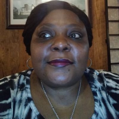 Profile Picture of Yolanda May (@Yolanda64588425) on Twitter