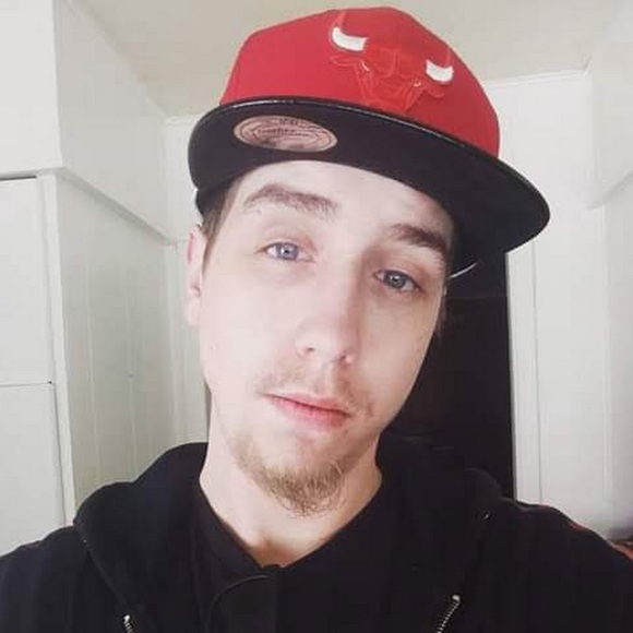 Profile Picture of Scott Edgerly (@scottedgerly) on Poshmark