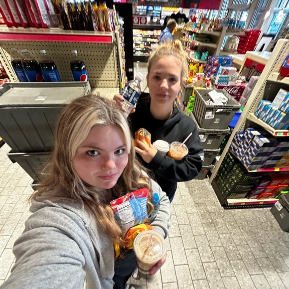 Profile Picture of Melanie Lichtenwalner (@m_lichtenwalner) on Poshmark